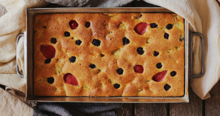 torta morbida alla frutta in teglia